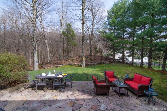 77 Dimond Avenue, Cortlandt Manor, NY 10567