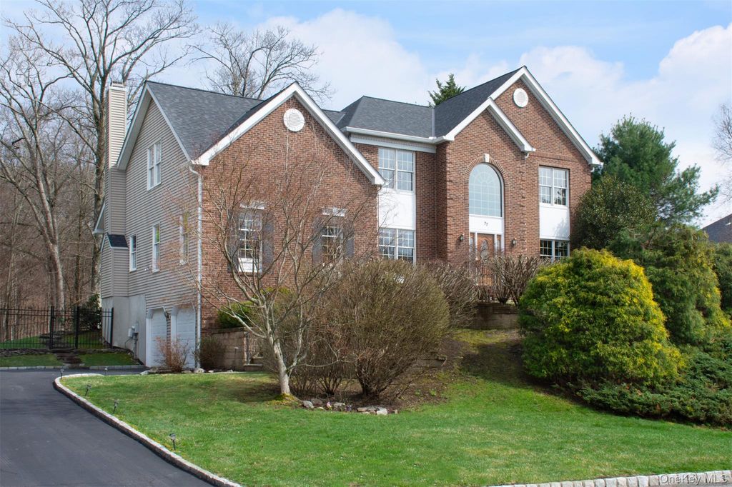 77 Dimond Avenue, Cortlandt Manor, NY 10567