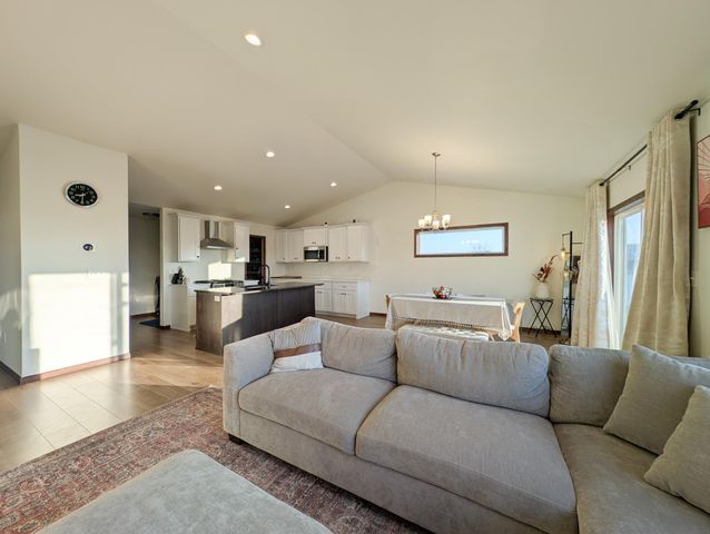 3760 Merrifield Drive S, Fargo, ND 58104