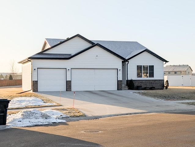 3760 Merrifield Drive S, Fargo, ND 58104