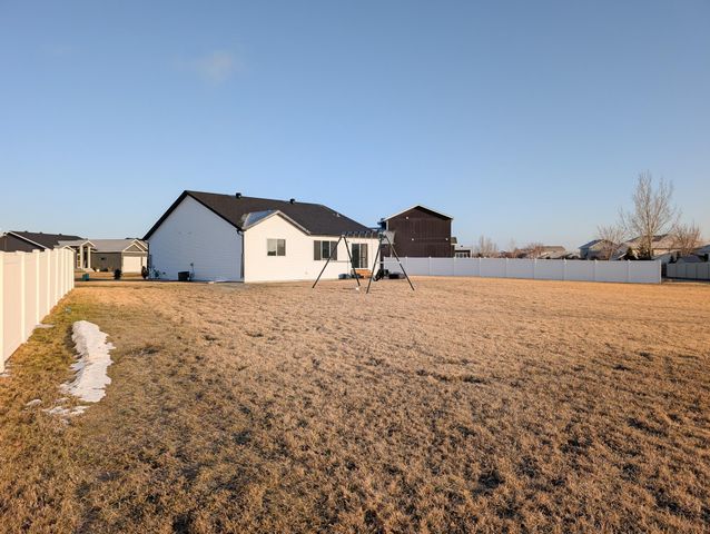 3760 Merrifield Drive S, Fargo, ND 58104