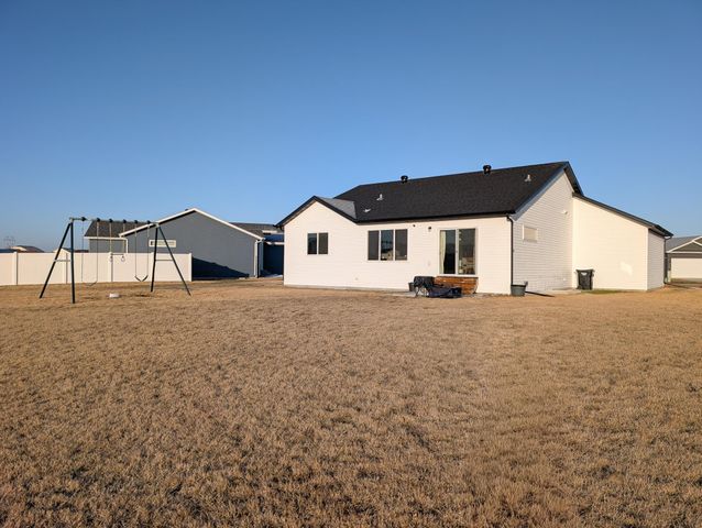 3760 Merrifield Drive S, Fargo, ND 58104