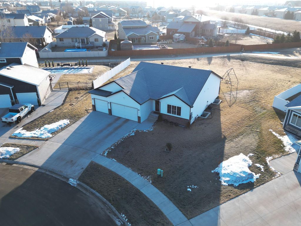 3760 Merrifield Drive S, Fargo, ND 58104