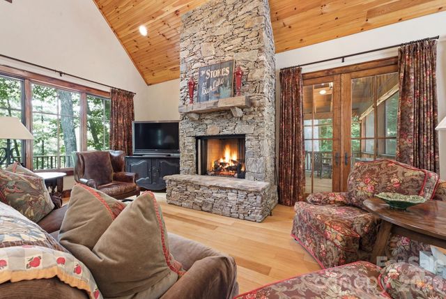 185 Songcatcher Court, Tuckasegee, NC 28783