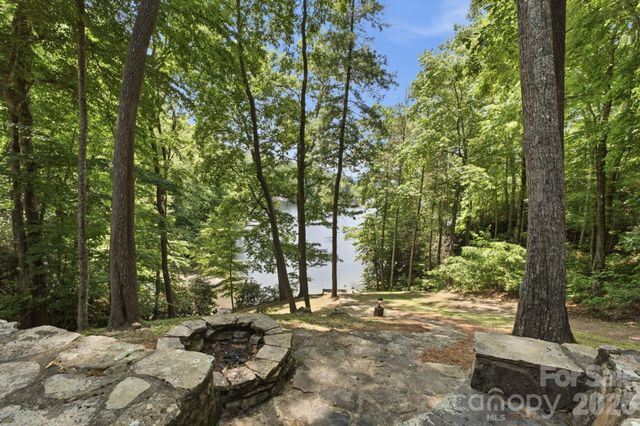 185 Songcatcher Court, Tuckasegee, NC 28783