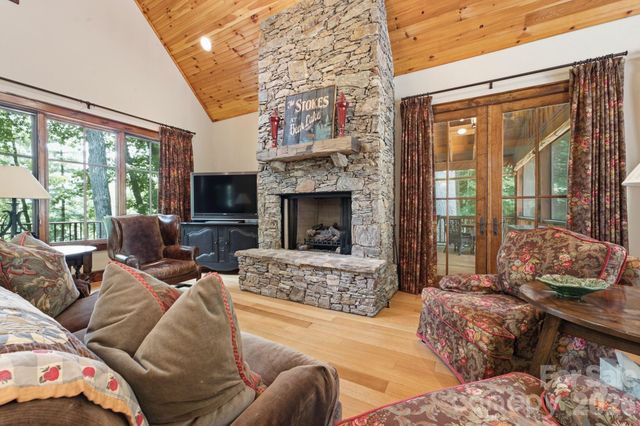 185 Songcatcher Court, Tuckasegee, NC 28783