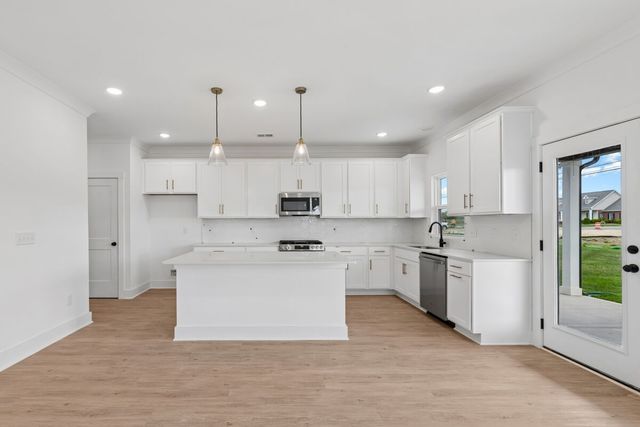 203 Conger Dr, Lebanon, TN 37087
