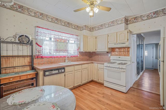 367 Vincent Avenue, Lynbrook, NY 11563