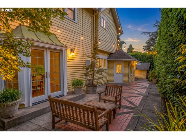 11445 S RIVERWOOD Rd, Portland, OR 97219
