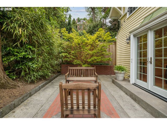 11445 S RIVERWOOD Rd, Portland, OR 97219