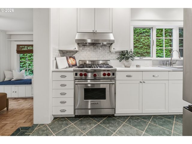 11445 S RIVERWOOD Rd, Portland, OR 97219