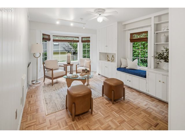 11445 S RIVERWOOD Rd, Portland, OR 97219