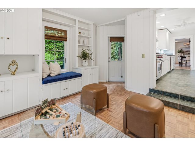 11445 S RIVERWOOD Rd, Portland, OR 97219