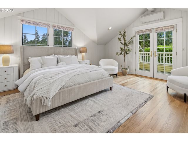 11445 S RIVERWOOD Rd, Portland, OR 97219