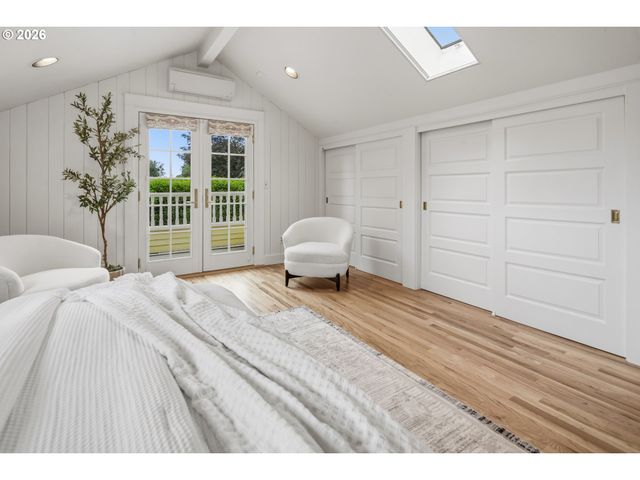 11445 S RIVERWOOD Rd, Portland, OR 97219