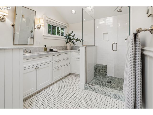 11445 S RIVERWOOD Rd, Portland, OR 97219