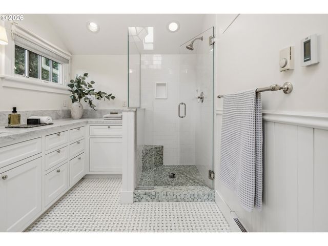 11445 S RIVERWOOD Rd, Portland, OR 97219