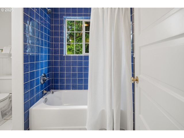 11445 S RIVERWOOD Rd, Portland, OR 97219