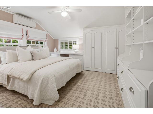 11445 S RIVERWOOD Rd, Portland, OR 97219