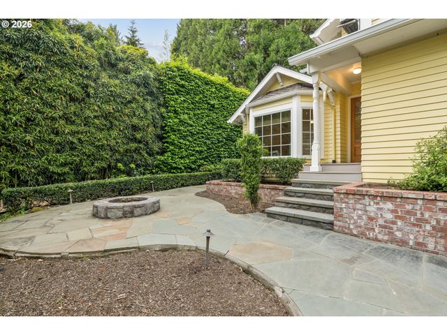 11445 S RIVERWOOD Rd, Portland, OR 97219
