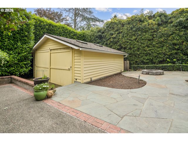 11445 S RIVERWOOD Rd, Portland, OR 97219