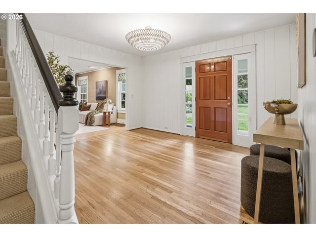 11445 S RIVERWOOD Rd, Portland, OR 97219