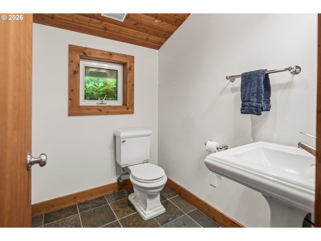 11445 S RIVERWOOD Rd, Portland, OR 97219
