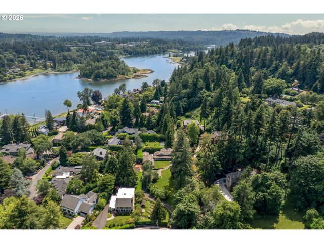11445 S RIVERWOOD Rd, Portland, OR 97219