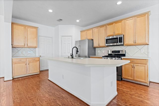 39 E Burberry Circle, The Woodlands, TX 77384