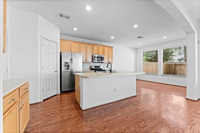 39 E Burberry Circle, The Woodlands, TX 77384