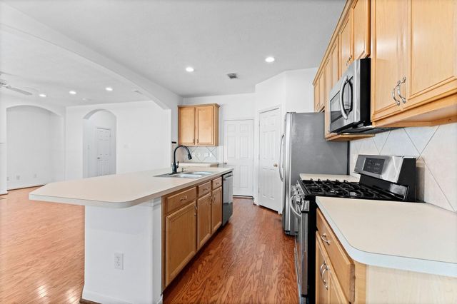 39 E Burberry Circle, The Woodlands, TX 77384