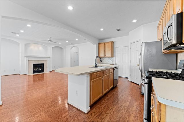 39 E Burberry Circle, The Woodlands, TX 77384