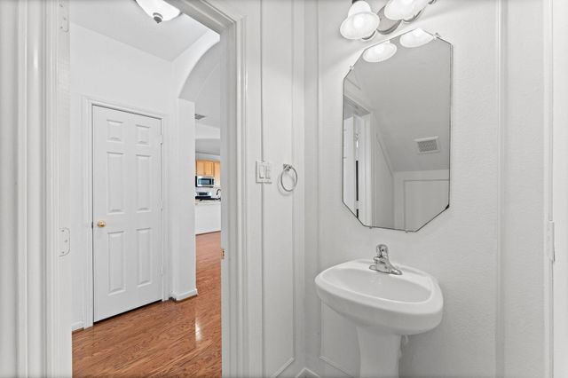 39 E Burberry Circle, The Woodlands, TX 77384
