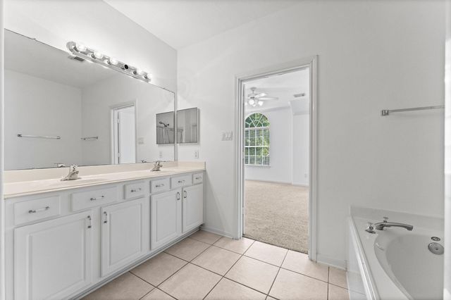 39 E Burberry Circle, The Woodlands, TX 77384