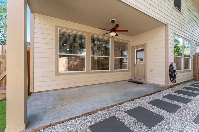 39 E Burberry Circle, The Woodlands, TX 77384