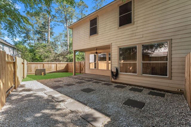 39 E Burberry Circle, The Woodlands, TX 77384