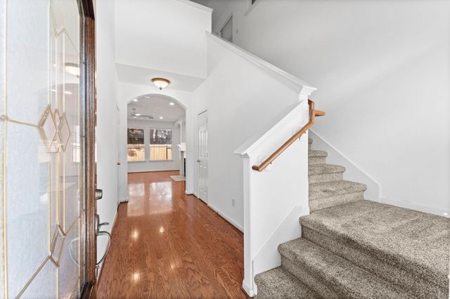 39 E Burberry Circle, The Woodlands, TX 77384