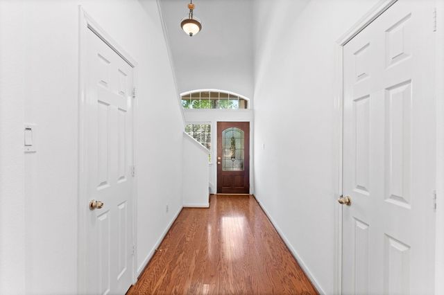 39 E Burberry Circle, The Woodlands, TX 77384