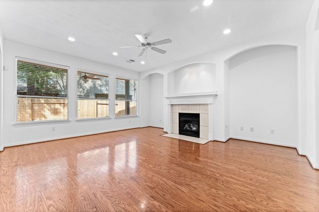 39 E Burberry Circle, The Woodlands, TX 77384