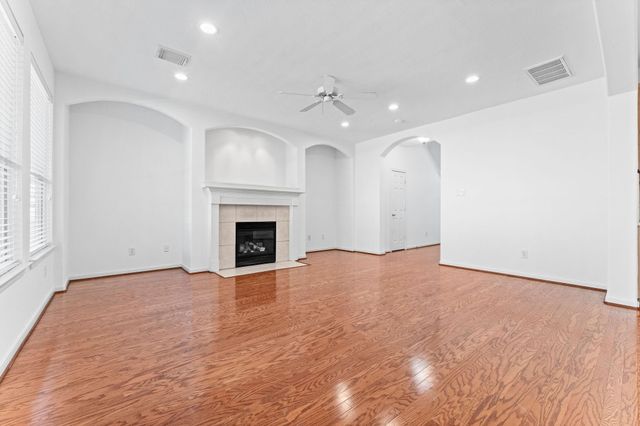 39 E Burberry Circle, The Woodlands, TX 77384