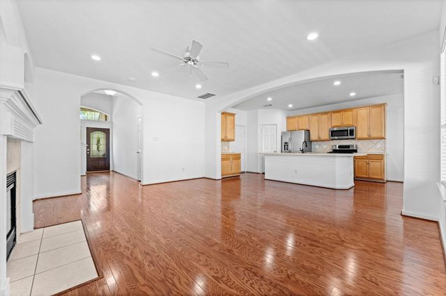 39 E Burberry Circle, The Woodlands, TX 77384