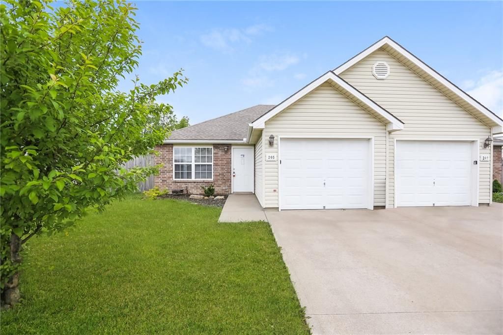 205 Palmer Court, Pleasant Hill, MO 64080