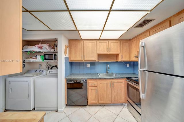 7447 W Sunrise Blvd 7447, Plantation, FL 33313