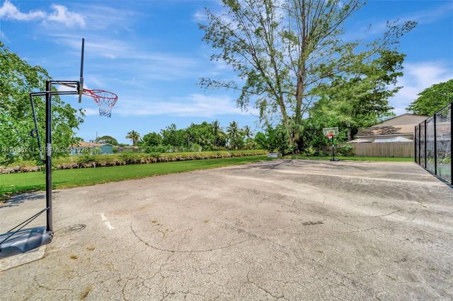 7447 W Sunrise Blvd 7447, Plantation, FL 33313