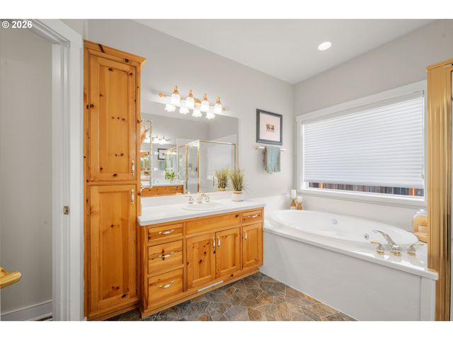 3298 SAINT THOMAS St, Eugene, OR 97408