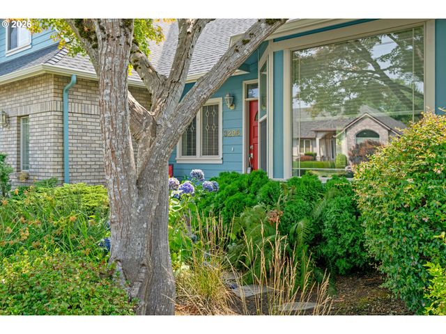 3298 SAINT THOMAS St, Eugene, OR 97408