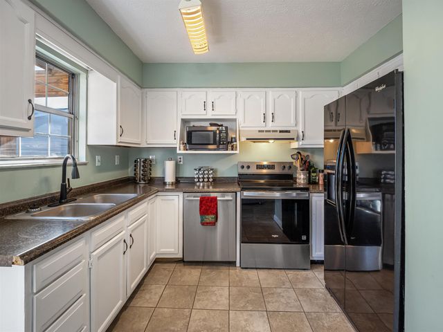 8 Cordoba Drive, Hurricane, WV 25526