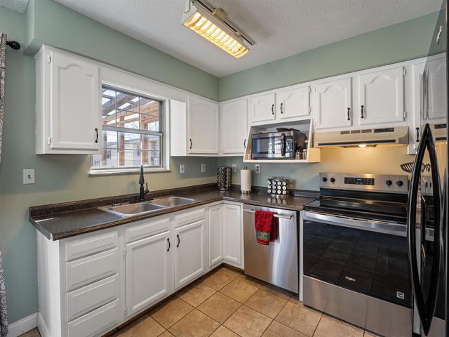 8 Cordoba Drive, Hurricane, WV 25526