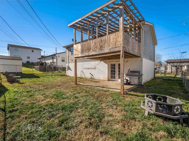 8 Cordoba Drive, Hurricane, WV 25526