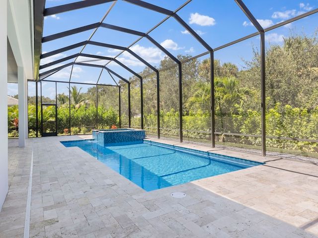 220 Strand Square, Vero Beach, FL 32963